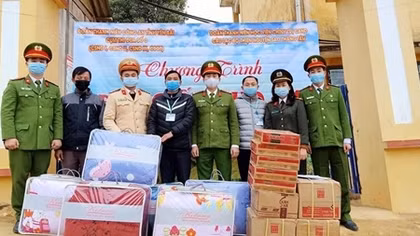 Trao tặng gần 500 suất quà cho các em học sinh vùng cao Yên Bái