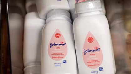 Johnson & Johnson ngừng bán phấn rôm trẻ em vì cáo buộc có chất gây ung thư
