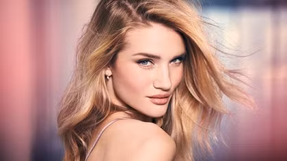 Cựu thiên thần Victoria’s Secret khoe vóc dáng sau sinh