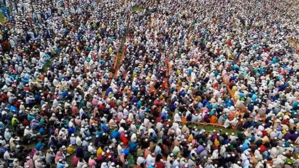 Bangladesh: 25.000 tín đồ tụ tập cầu nguyện đuổi COVID-19