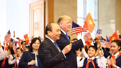 Thủ tướng Nguyễn Xuân Phúc ăn trưa với Tổng thống Trump