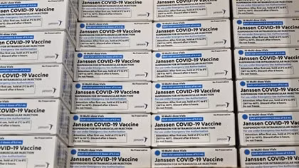Mỹ yêu cầu hãng Johnson & Johnson loại bỏ hàng triệu liều vaccine COVID-19