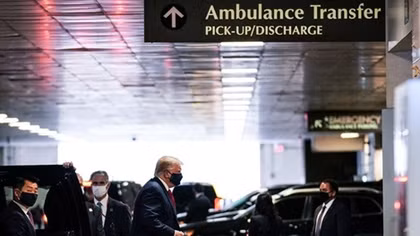 Ông Trump thăm em trai nằm viện ở New York