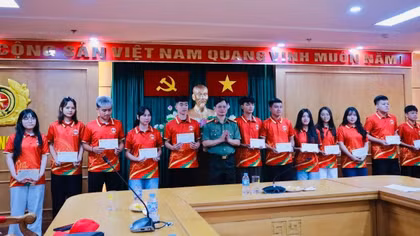 Gặp mặt con liệt sĩ, con thương binh Công an trước khi đi tham quan tại Belarus