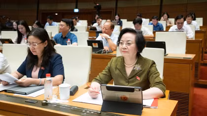  Đại biểu dự phiên thảo luận.