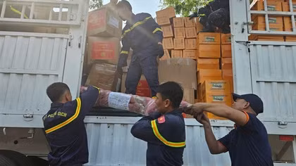 Đội cứu nạn cứu hộ Bộ Công an sử dụng trang thiết bị hiện đại tìm kiếm nạn nhân ở thị trấn Zabuthiri, Myanmar