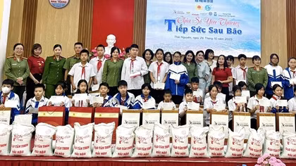 Hội Phụ nữ Cục Truyền thông CAND hỗ trợ học sinh Thái Nguyên