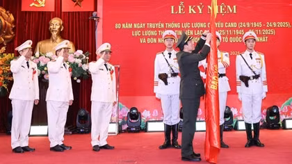 Bộ trưởng Lương Tam Quang dự Lễ kỷ niệm 80 năm Ngày truyền thống lực lượng Viễn thông và cơ yếu CAND