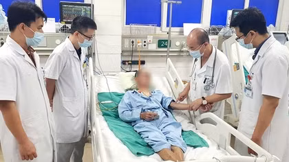Khuyến cáo gấp từ việc 3 người ăn tiết canh lợn phải nhập viện