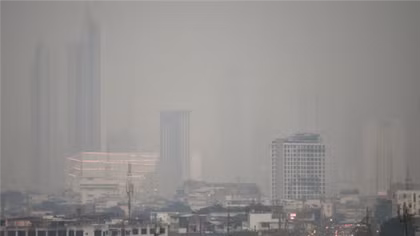 Bangkok thử nghiệm phun đá khô vào khí quyển để giảm ô nhiễm