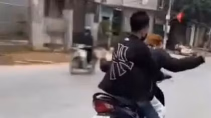 “Siêu sao” lái xe máy rồi đăng lên mạng xã hội bị xử phạt 13 triệu đồng