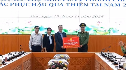 Bộ Công an tặng 5 tỷ đồng cho nhân dân TP Huế khắc phục hậu quả thiên tai