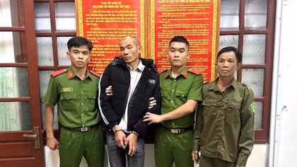 Uống cà phê tranh thủ "thó" luôn nhiều tiền, vàng của chủ quán