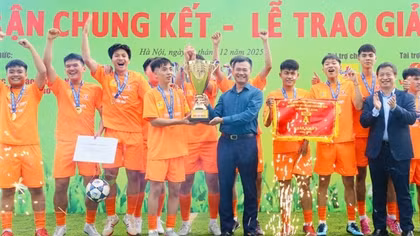 Trường THPT Xuân Mai lần đầu vô địch Giải bóng đá học sinh THPT Hà Nội – An ninh Thủ đô 2025