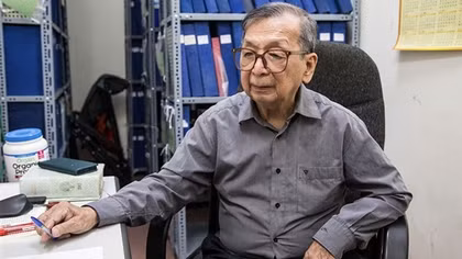 “Chúng ta chỉ là mảnh ván nhỏ trên cây cầu nối quá khứ vào tương lai”