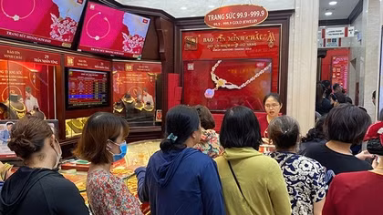 Choáng váng giá vàng: Nhà đầu tư có nên “nhảy” vào?