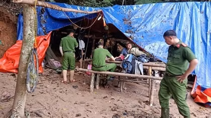 Cơn khát vàng giữa rừng sâu chưa hạ nhiệt