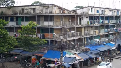 Ì ạch di dời người dân khỏi các chung cư hư hỏng ở TP Hồ Chí Minh