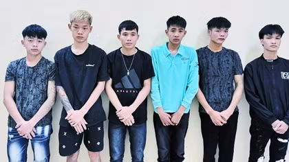 Tìm đối thủ không gặp, nhóm thanh niên lạng lách đánh võng chém gà thị uy