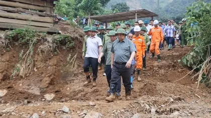 Thủ tướng ghi nhận nỗ lực của ngành điện tại vùng lũ Điện Biên
