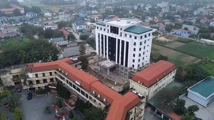 Cấp huyện gần giải thể vẫn "phóng tay" thêm gần 8 tỷ đồng xây trụ sở