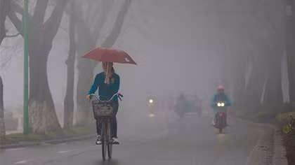 Miền Bắc mưa phùn ẩm ướt và sương mù