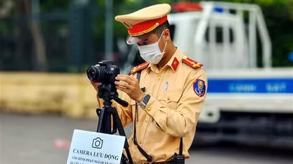 CSGT Hà Nội đặt máy quay ở ngã tư, ghi hình vi phạm