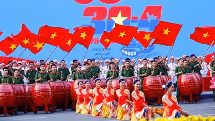 Việt Nam rực rỡ 50 năm thống nhất, hào khí lan tỏa toàn cầu