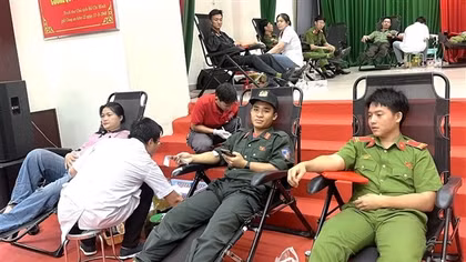 Hơn 300 CBCS Công an Khánh Hòa tham gia chiến dịch “Mỗi giọt máu hồng – Một tấm lòng”