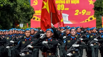 Vượt nắng hè, rèn ý chí, luyện tập diễu binh trên thao trường A80