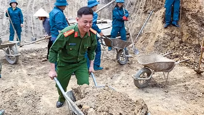 Không ngại đường xa, gian khổ vượt qua...