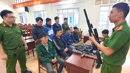 Đấu tranh với tội phạm, vi phạm pháp luật về vũ khí, vật liệu nổ, công cụ hỗ trợ