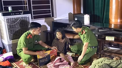 Minh chứng sinh động phản bác luận điệu xuyên tạc hình ảnh Công an giúp dân phòng, chống bão