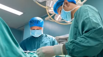 Bỏ qua thủ tục viện phí, giành giật sự sống cho nam thanh niên "vô danh"