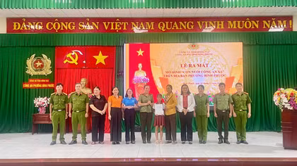 Công an phường nhận "con nuôi", việc làm nhân văn từ tấm lòng người chiến sĩ