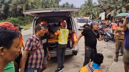 Xe mất phanh lao xuống khe núi khiến 8 người chết tại Philippines