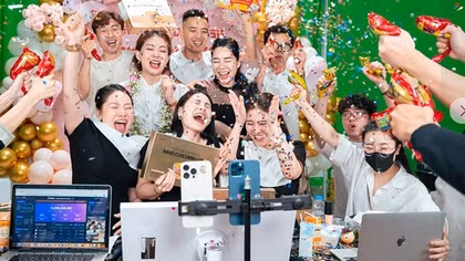 “Chiến thần livestream”… ngáo quyền lực?