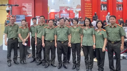 Đoàn đại biểu Cục Truyền thông CAND tham quan Triển lãm 80 năm thành tựu đất nước