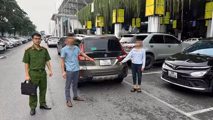 Xử lý đối tượng cò mồi lừa đảo hành khách tại Nhà ga quốc tế T2-Nội Bài
