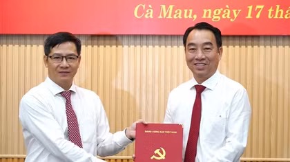 Chủ tịch UBND tỉnh Vĩnh Long được điều động làm Phó Bí thư Tỉnh ủy Cà Mau