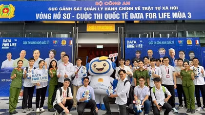 Chọn 30 đội xuất sắc vào vòng triển lãm cuộc thi Data for Life 2025
