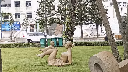 Vườn điêu khắc trên bãi Tầm Dương