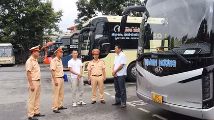 Tăng cường bảo đảm an toàn giao thông nơi cửa ngõ Tây Bắc