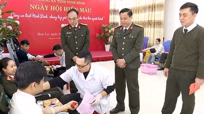 Công an tỉnh Ninh Bình tổ chức chương trình hiến máu tình nguyện