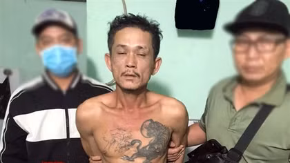 Bắt đối tượng chích điện cụ bà bán vé số để cướp tiền và vàng