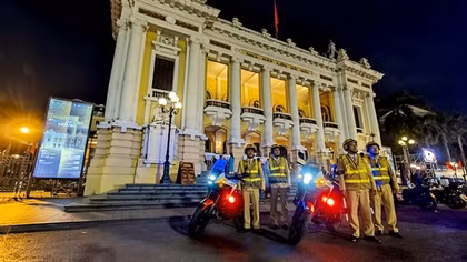 Công an Hà Nội giữ bình yên cho nhân dân vui đón Giáng sinh