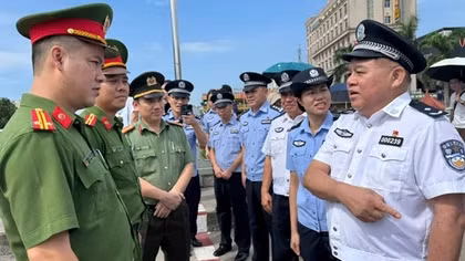 Bàn giao đối tượng truy nã đặc biệt nguy hiểm cho Công an Trung Quốc