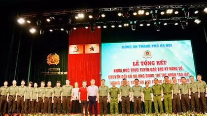7.588 CBCS Công an Thủ đô hoàn thành khóa học, được công nhận đạt chuẩn về kỹ năng số