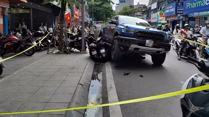 Vụ tông liên hoàn trên phố Khâm Thiên: Xe bán tải mới mua, vừa "trao chìa khóa trao tay"