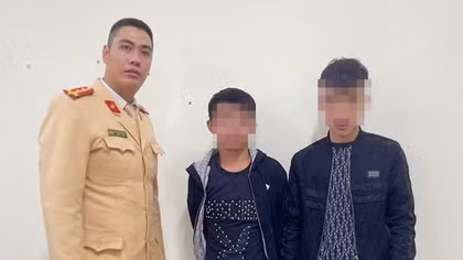 Rủ nhau đi mua ma túy, bị CSGT bắt giữ